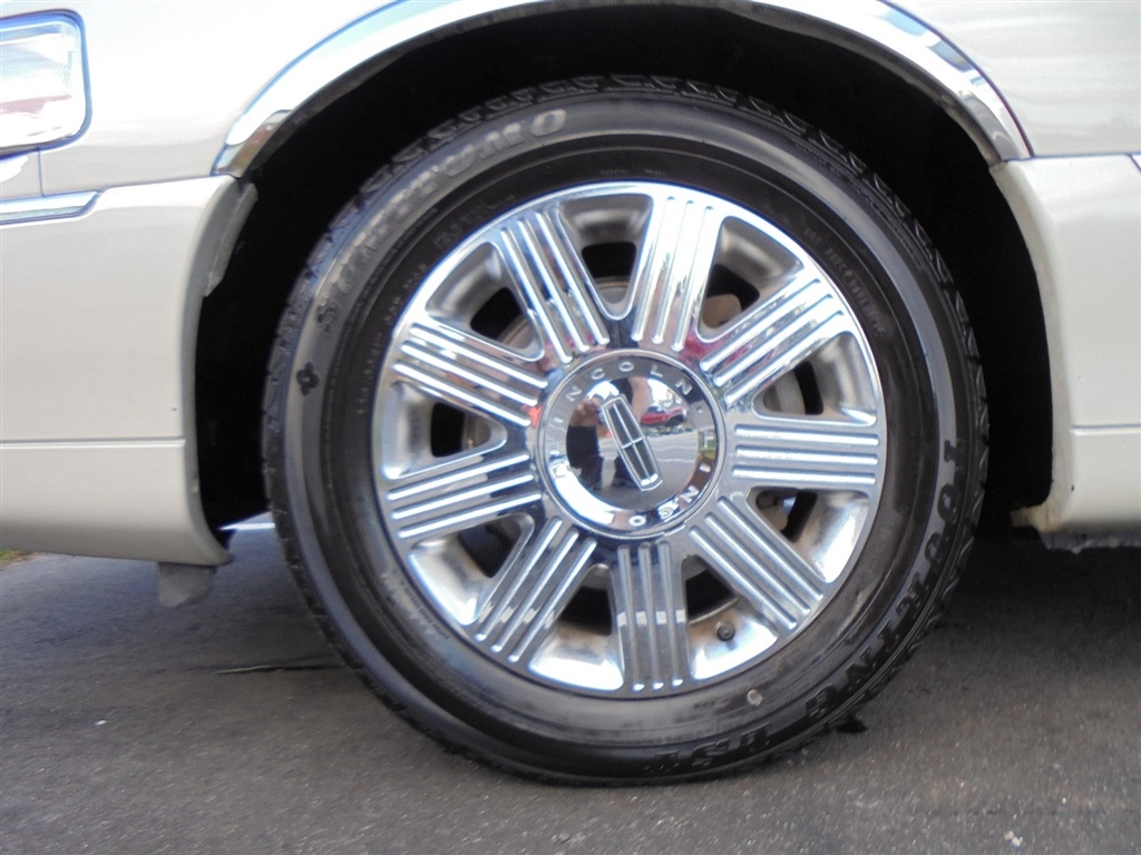 Lincoln Town Car 4dr Sdn Signature Limited 2005 Lincoln Town Car 4dr Sdn Signature Limited 2005