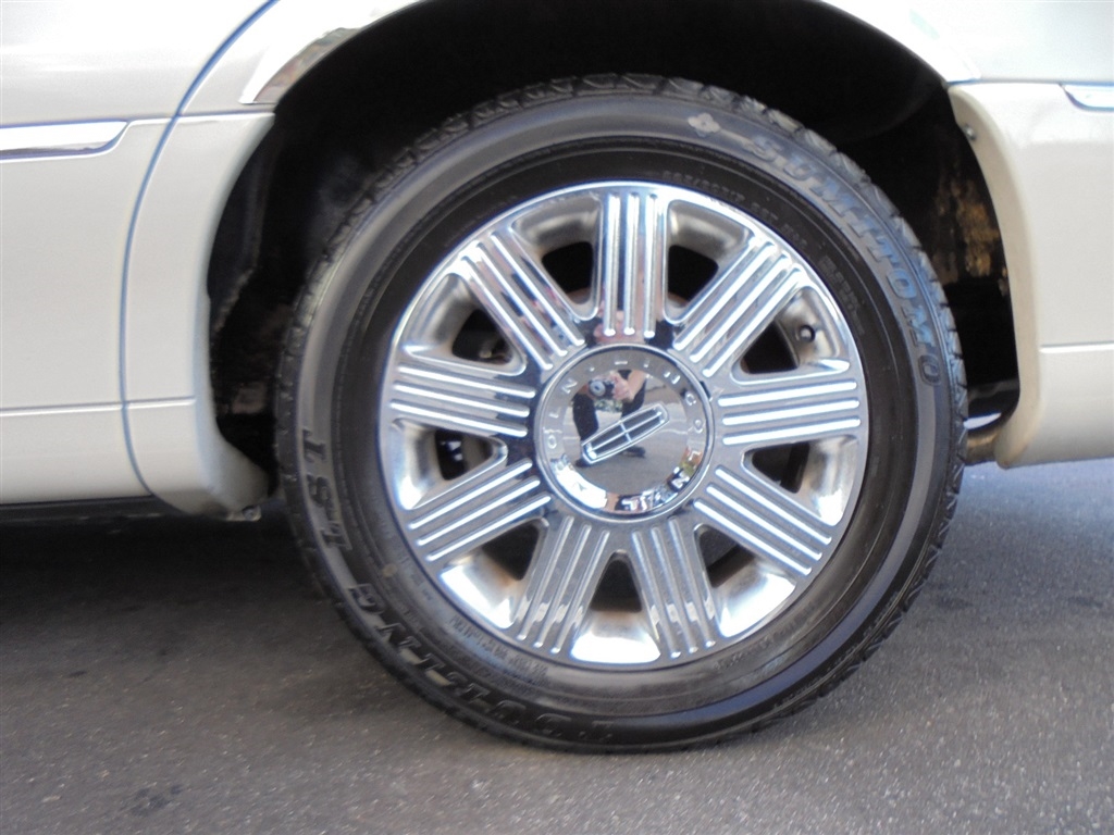 Lincoln Town Car 4dr Sdn Signature Limited 2005 Lincoln Town Car 4dr Sdn Signature Limited 2005