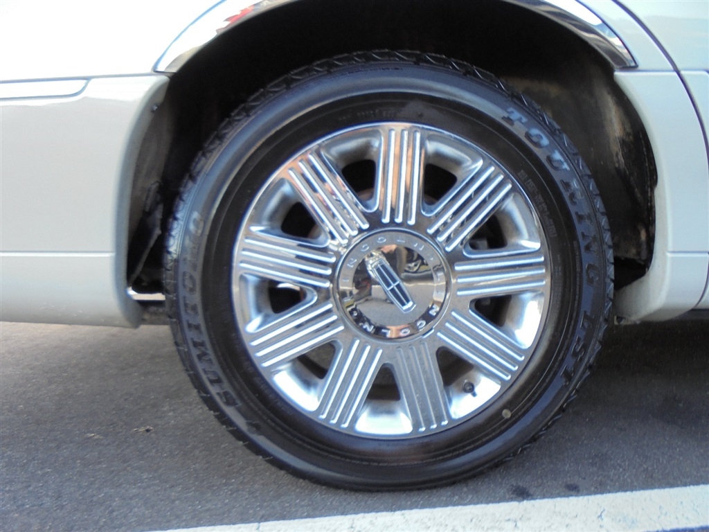 Lincoln Town Car 4dr Sdn Signature Limited 2005 Lincoln Town Car 4dr Sdn Signature Limited 2005