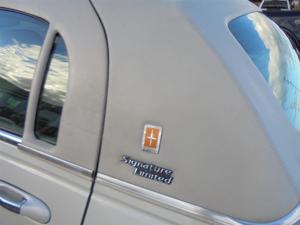 Lincoln Town Car 4dr Sdn Signature Limited 2005 Lincoln Town Car 4dr Sdn Signature Limited 2005