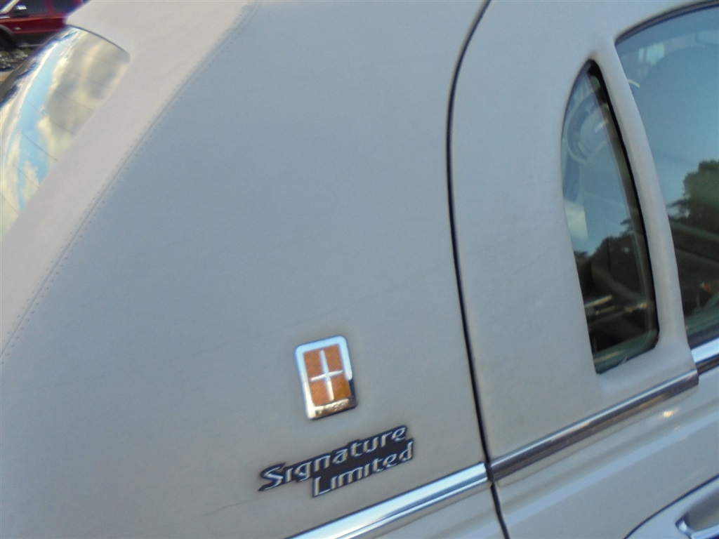 Lincoln Town Car 4dr Sdn Signature Limited 2005 Lincoln Town Car 4dr Sdn Signature Limited 2005