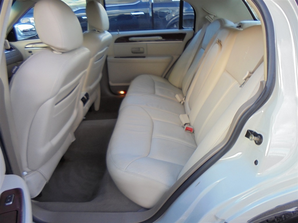 Lincoln Town Car 4dr Sdn Signature Limited 2005 Lincoln Town Car 4dr Sdn Signature Limited 2005