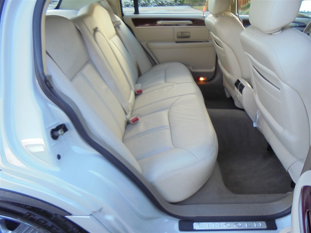 Lincoln Town Car 4dr Sdn Signature Limited 2005 Lincoln Town Car 4dr Sdn Signature Limited 2005