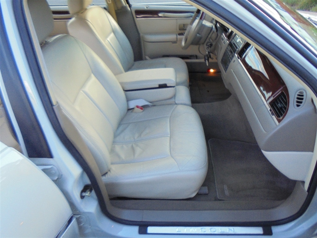 Lincoln Town Car 4dr Sdn Signature Limited 2005 Lincoln Town Car 4dr Sdn Signature Limited 2005