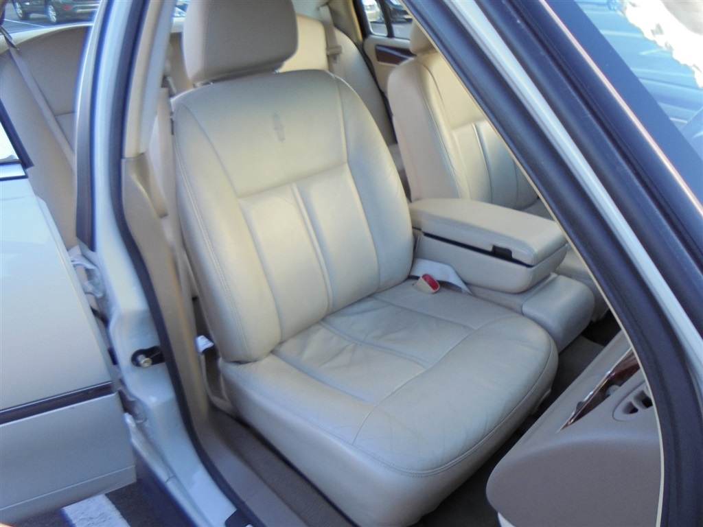 Lincoln Town Car 4dr Sdn Signature Limited 2005 Lincoln Town Car 4dr Sdn Signature Limited 2005