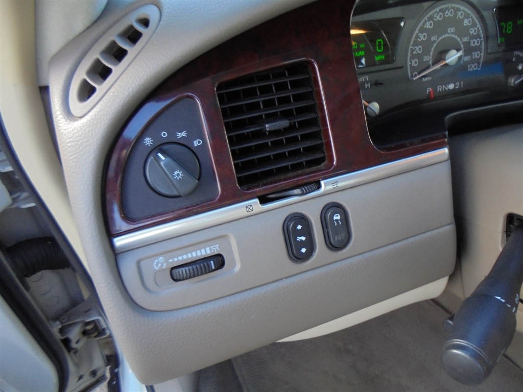 Lincoln Town Car 4dr Sdn Signature Limited 2005 Lincoln Town Car 4dr Sdn Signature Limited 2005