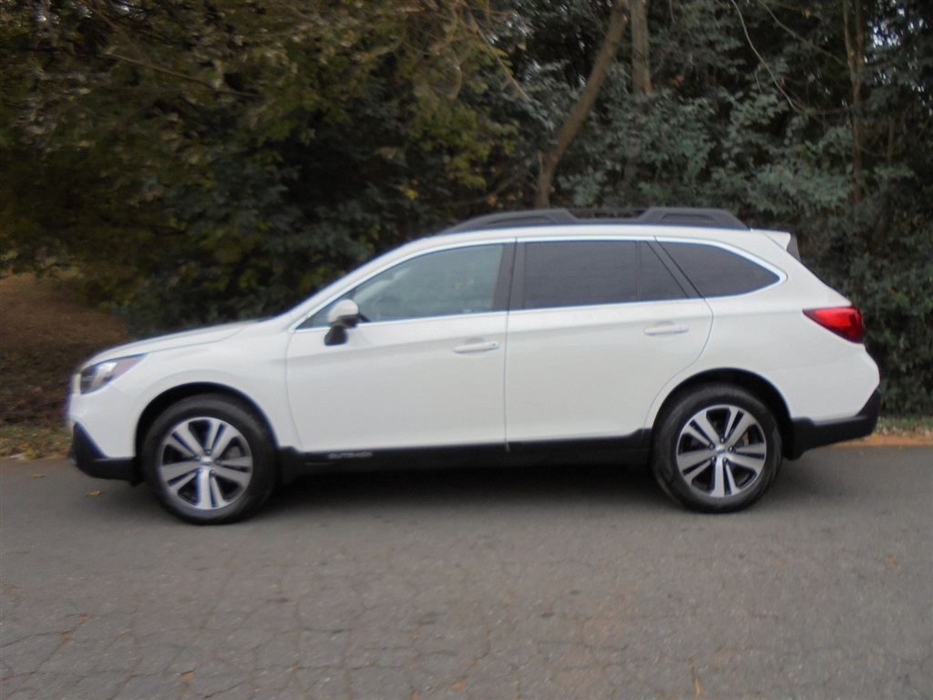 2018 Subaru Outback 3.6R Limited photo 2