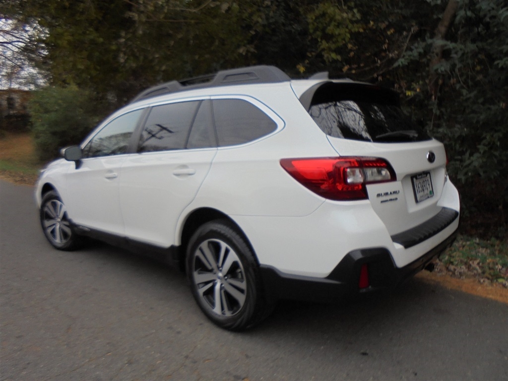 2018 Subaru Outback 3.6R Limited photo 3