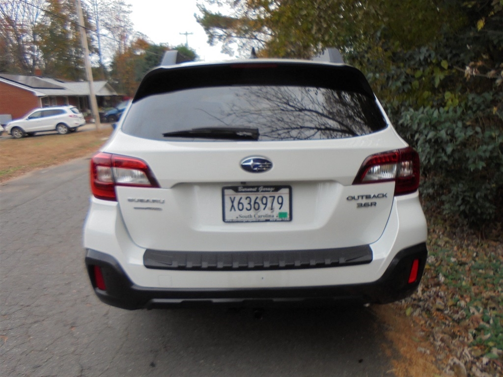 2018 Subaru Outback 3.6R Limited photo 4