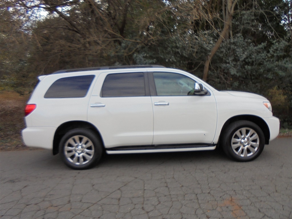 Toyota Sequoia RWD 5.7L Platinum (Natl) 2012