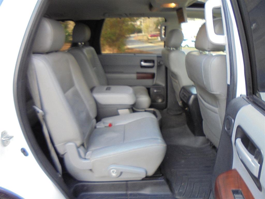 Toyota Sequoia RWD 5.7L Platinum (Natl) 2012