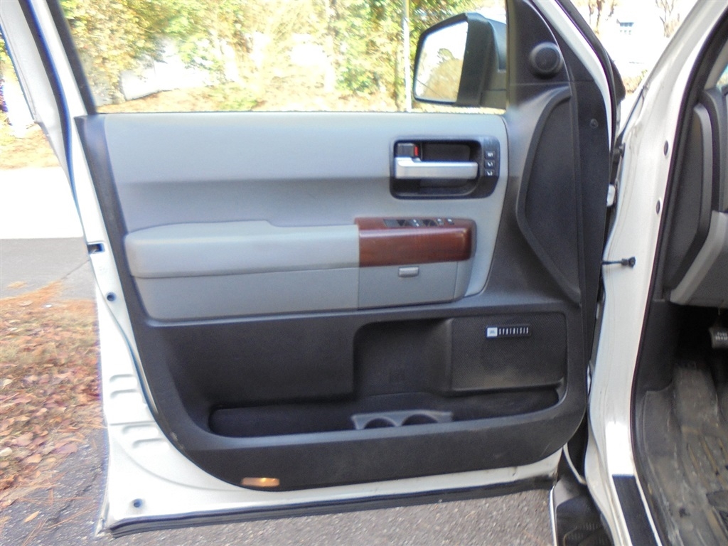 Toyota Sequoia RWD 5.7L Platinum (Natl) 2012