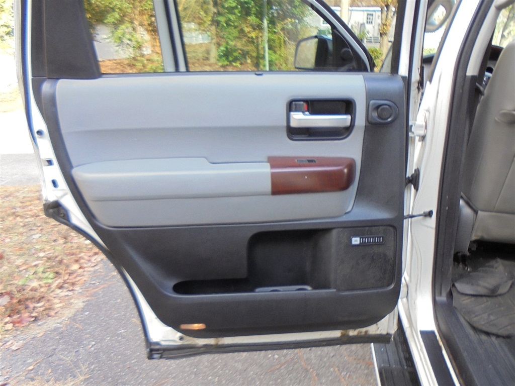 Toyota Sequoia RWD 5.7L Platinum (Natl) 2012