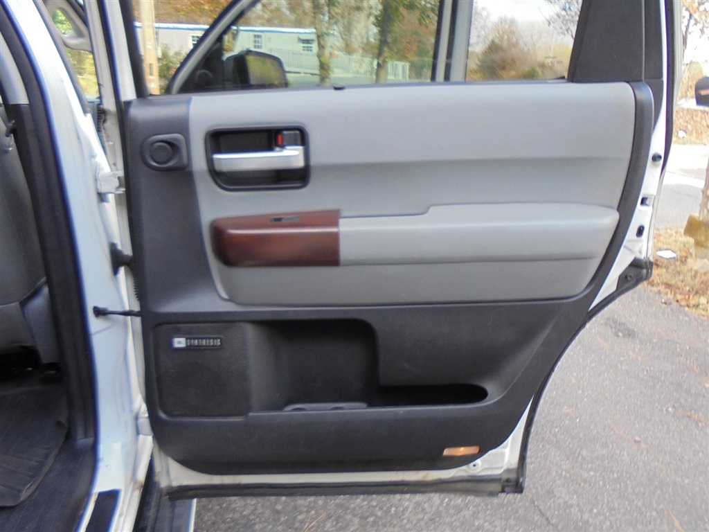 Toyota Sequoia RWD 5.7L Platinum (Natl) 2012