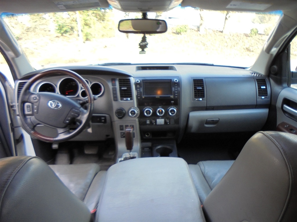 Toyota Sequoia RWD 5.7L Platinum (Natl) 2012