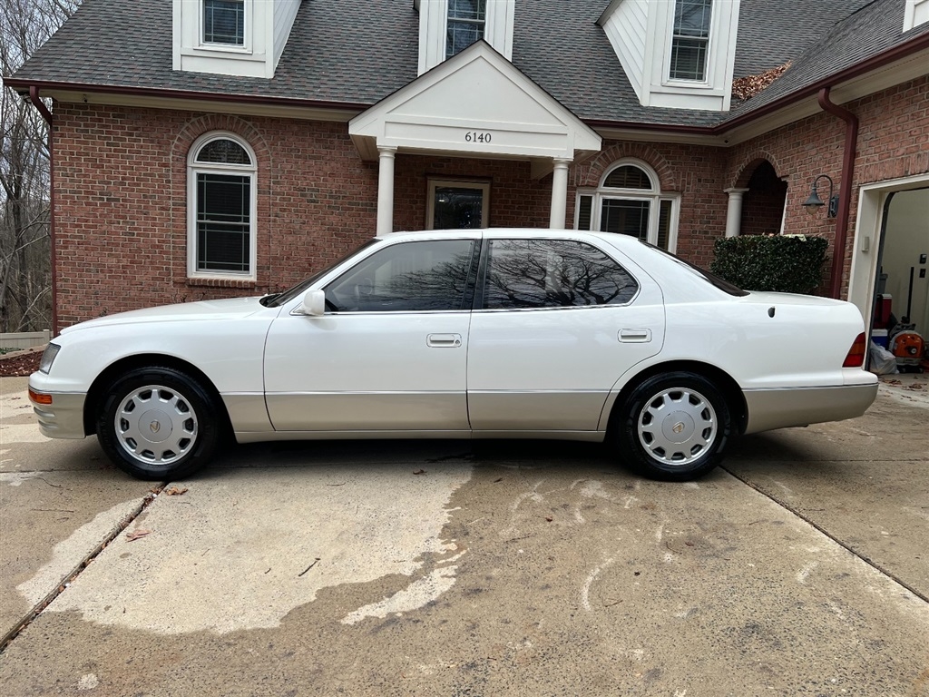 Lexus LS 400 4dr Sdn 1996