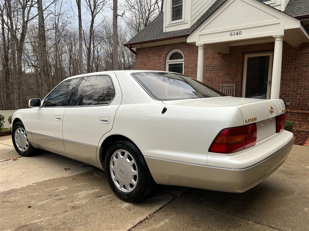 Lexus LS 400 4dr Sdn 1996