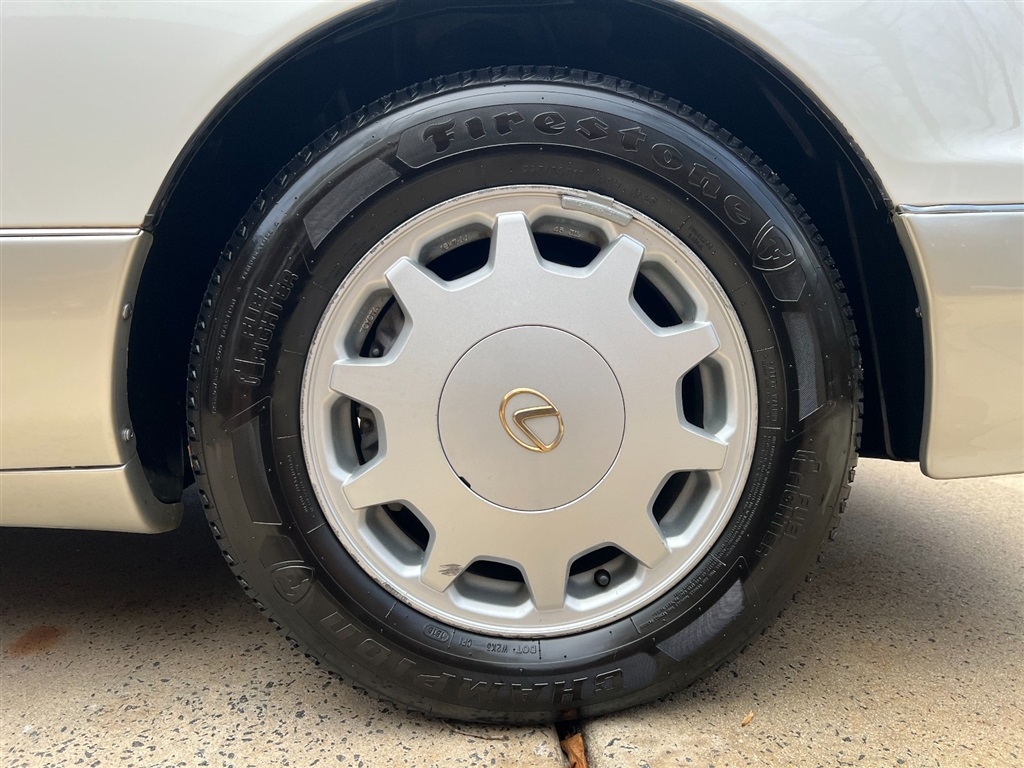 Lexus LS 400 4dr Sdn 1996