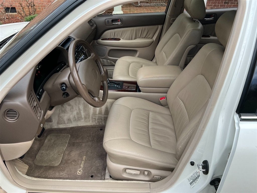 Lexus LS 400 4dr Sdn 1996