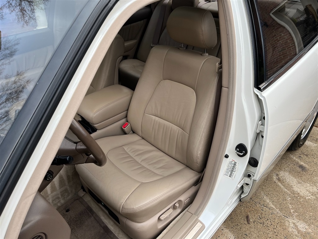 Lexus LS 400 4dr Sdn 1996