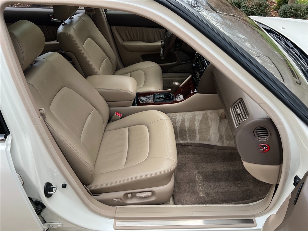 Lexus LS 400 4dr Sdn 1996