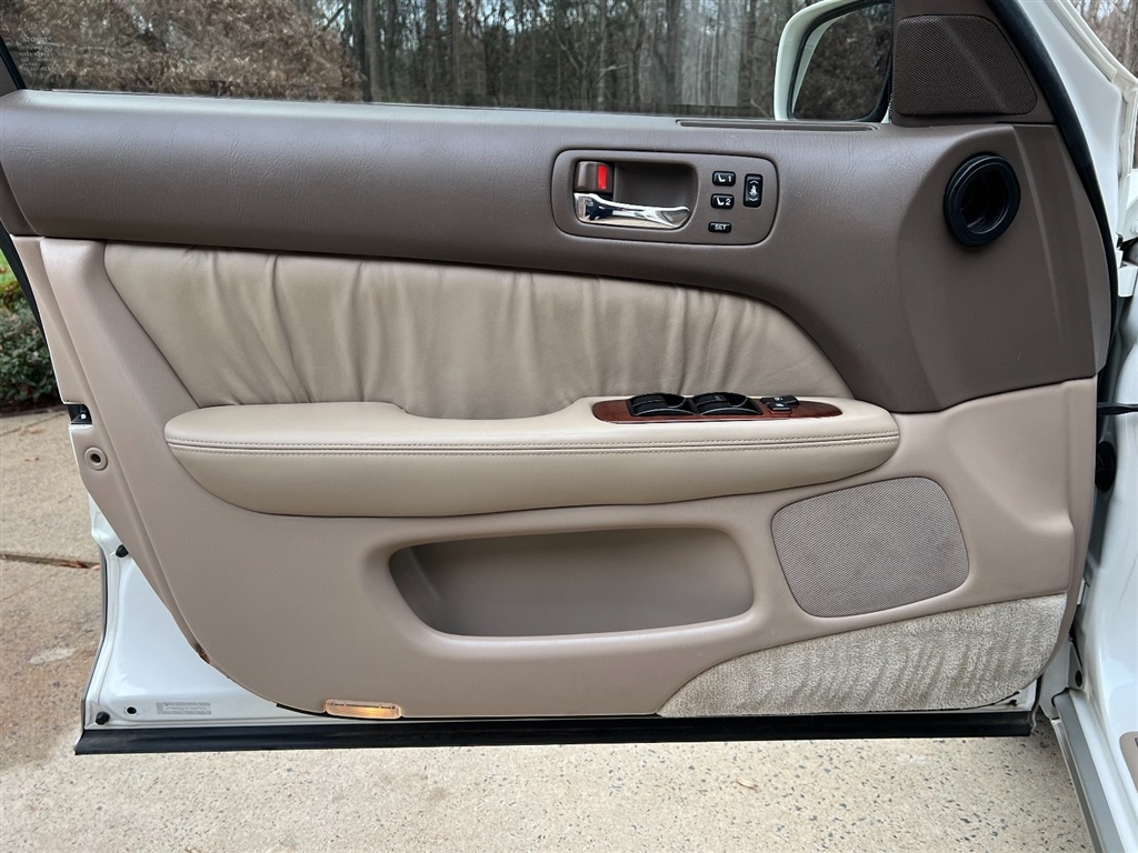 Lexus LS 400 4dr Sdn 1996