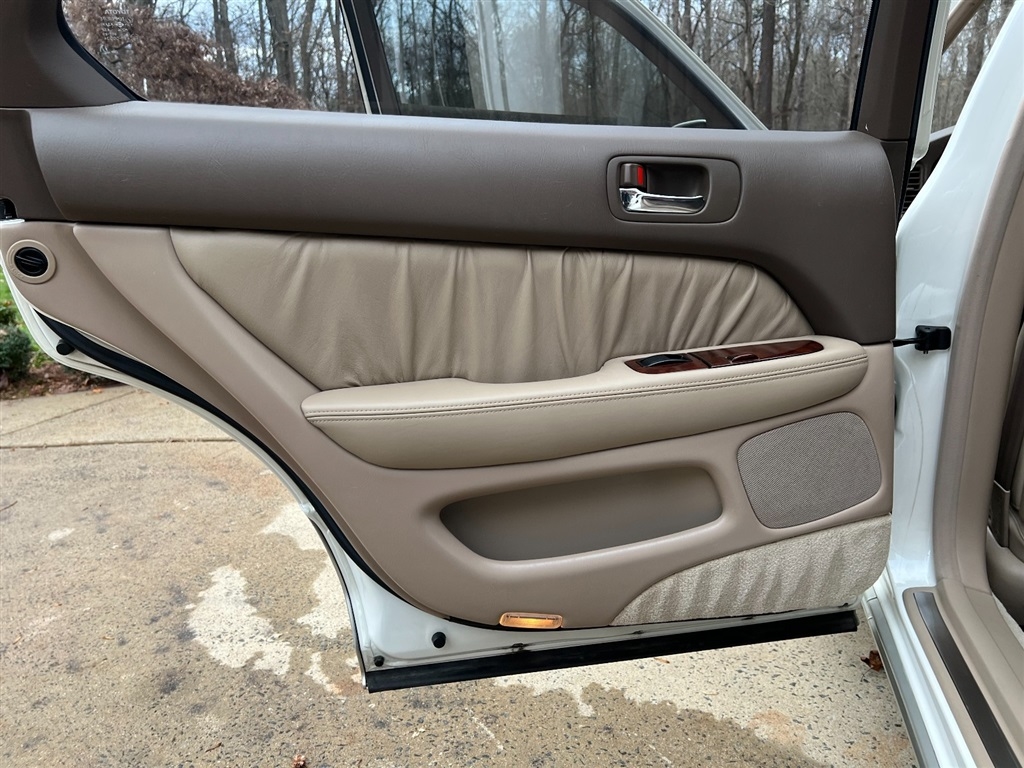 Lexus LS 400 4dr Sdn 1996