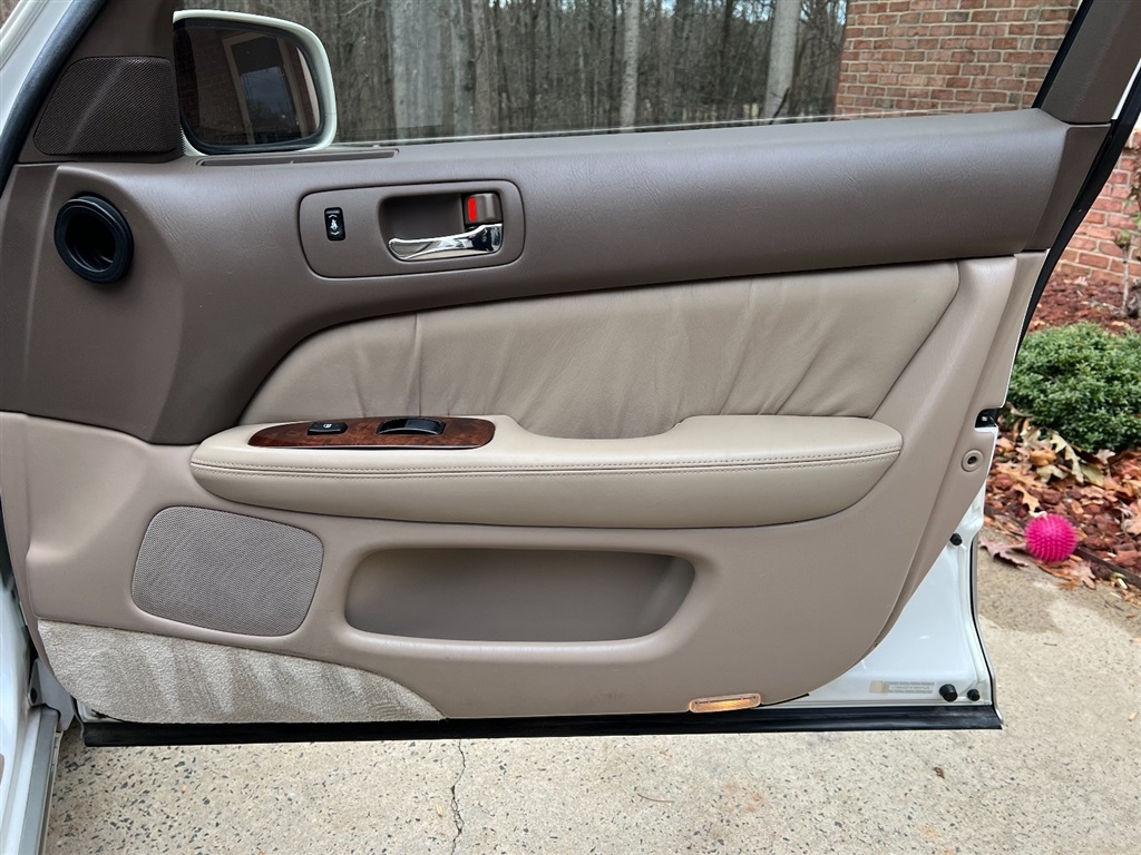 Lexus LS 400 4dr Sdn 1996