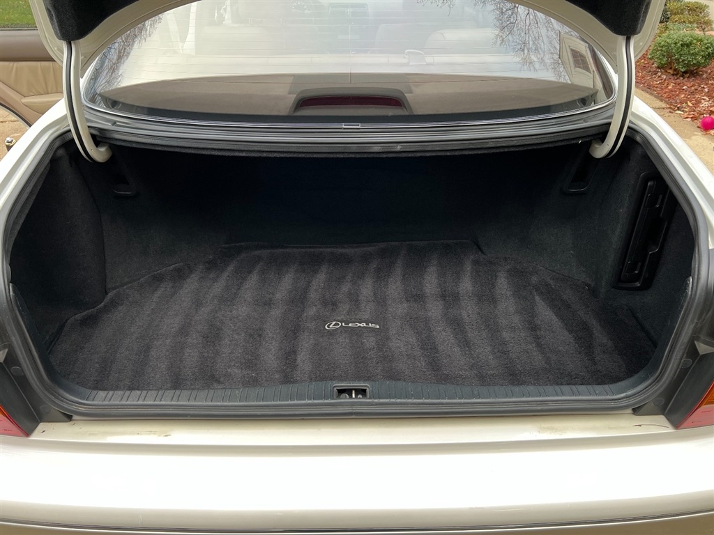 Lexus LS 400 4dr Sdn 1996