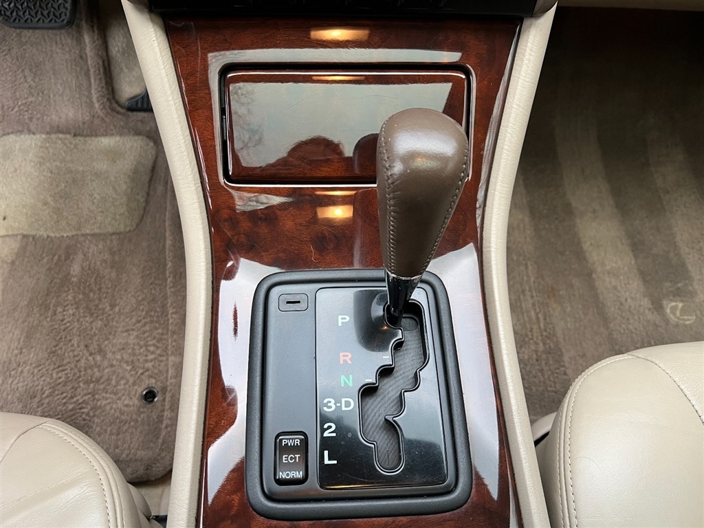 Lexus LS 400 4dr Sdn 1996