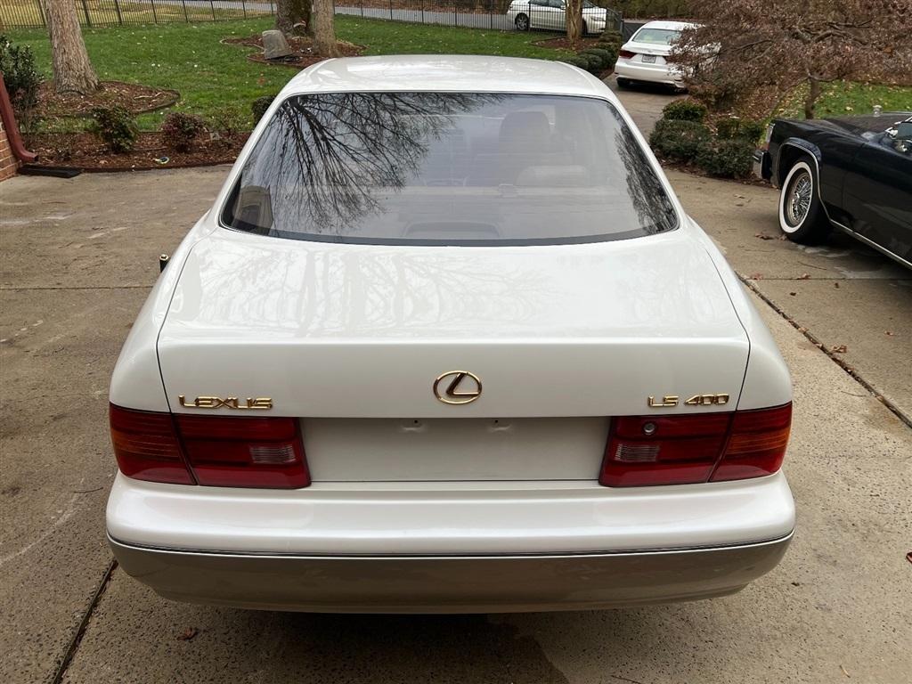 Lexus LS 400 4dr Sdn 1996