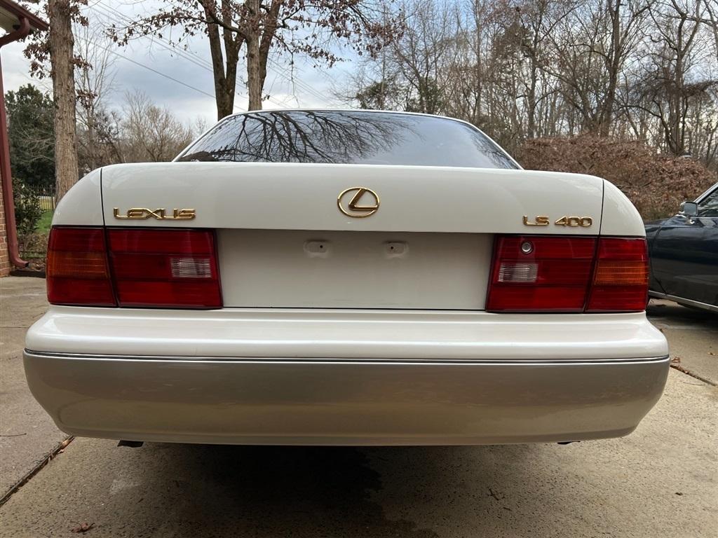 Lexus LS 400 4dr Sdn 1996