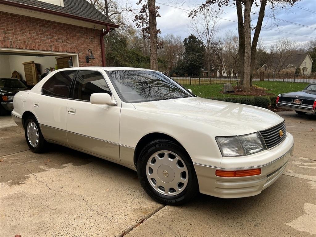 Lexus LS 400 4dr Sdn 1996