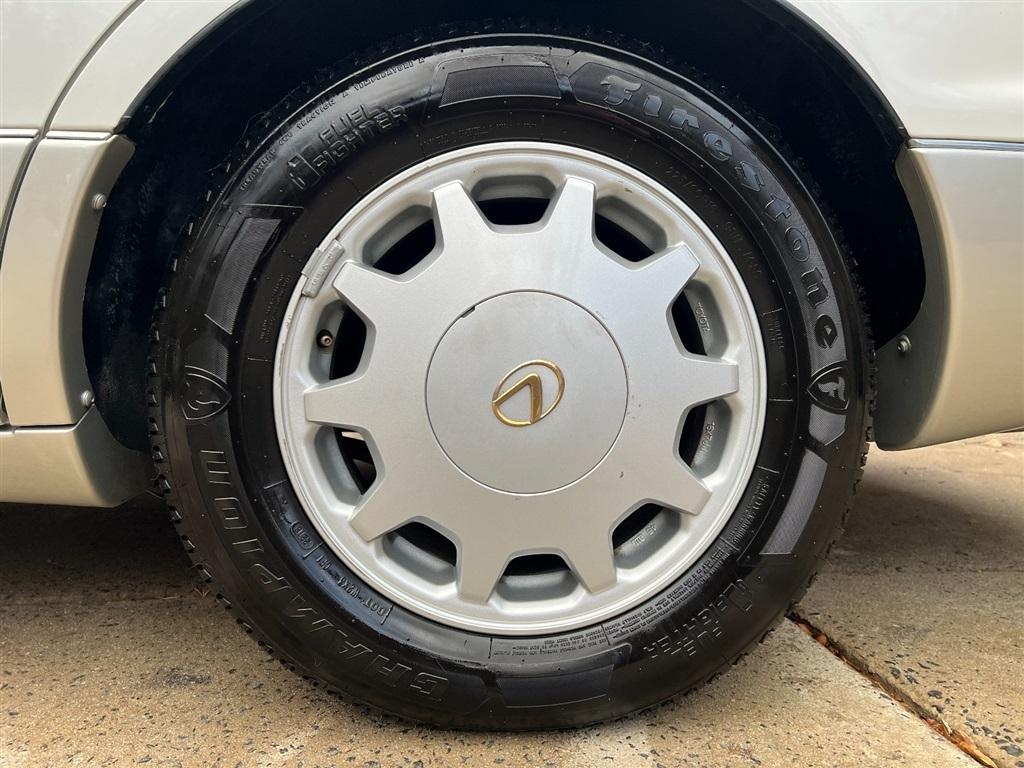 Lexus LS 400 4dr Sdn 1996