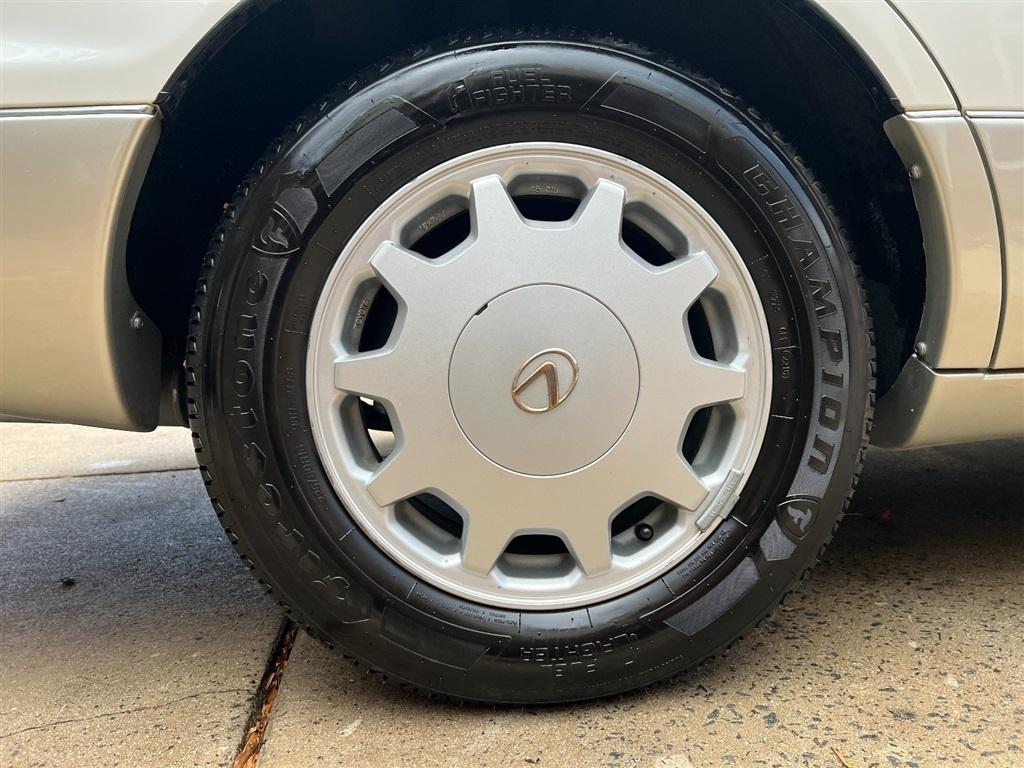 Lexus LS 400 4dr Sdn 1996