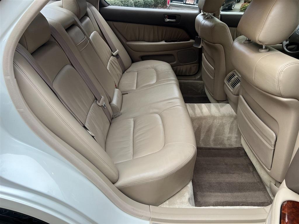 Lexus LS 400 4dr Sdn 1996