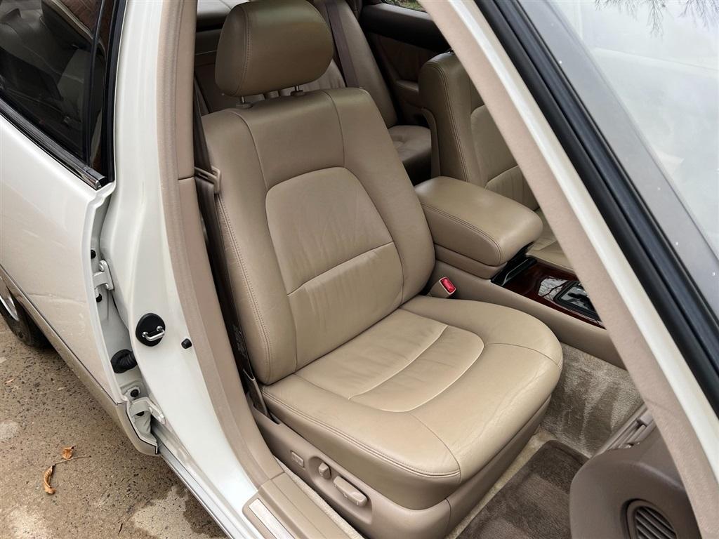 Lexus LS 400 4dr Sdn 1996