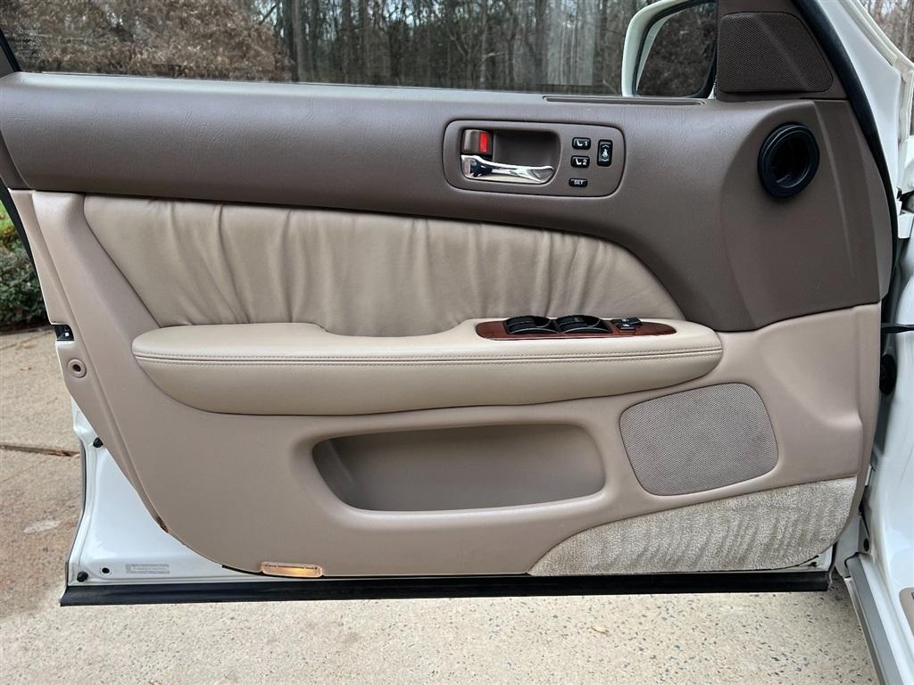 Lexus LS 400 4dr Sdn 1996