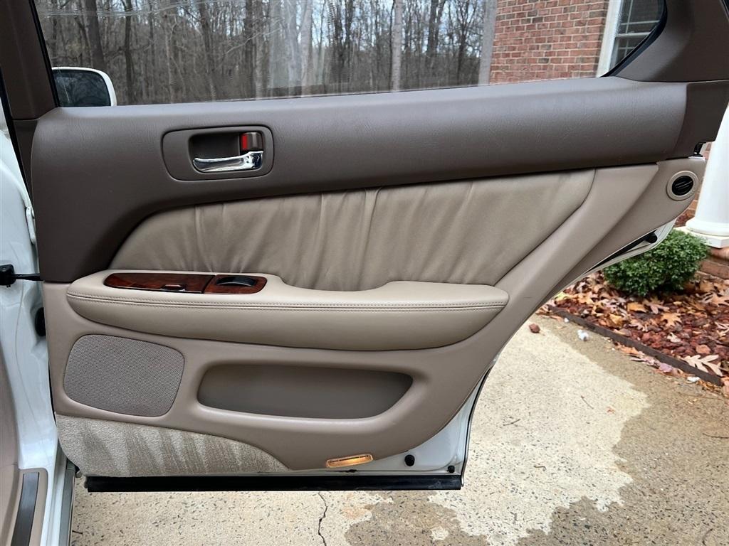 Lexus LS 400 4dr Sdn 1996