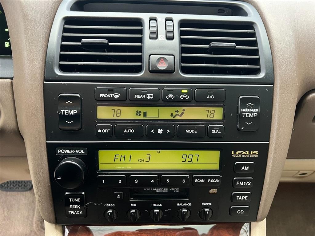 Lexus LS 400 4dr Sdn 1996