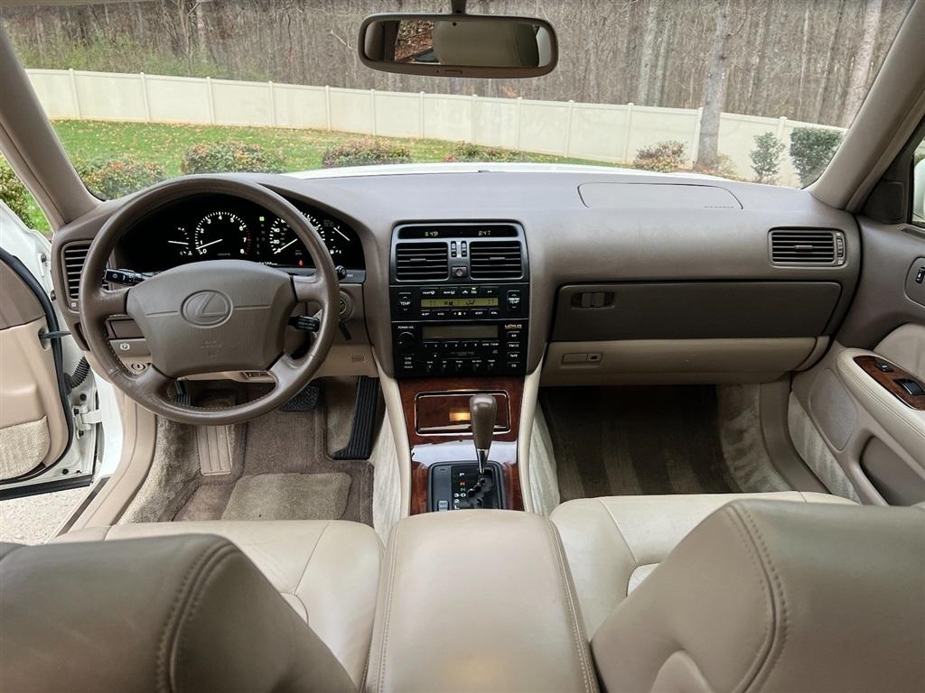 Lexus LS 400 4dr Sdn 1996