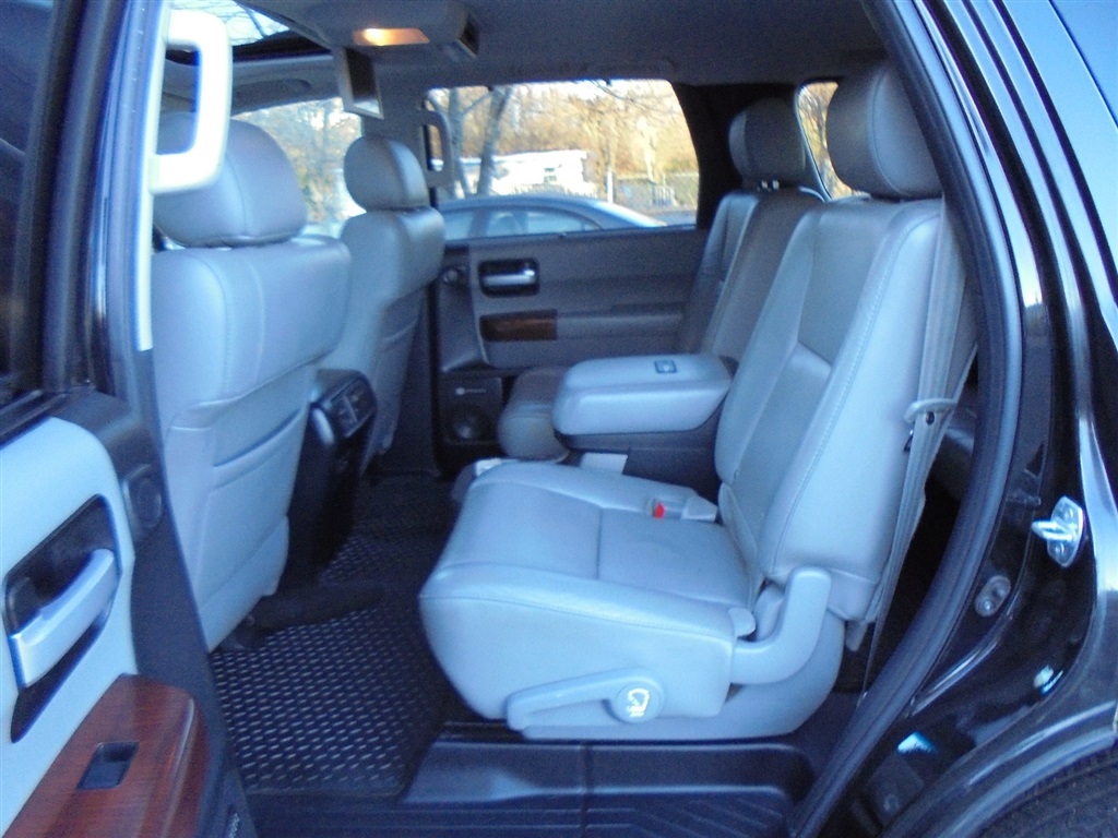 Toyota Sequoia 4WD 5.7L FFV Platinum (Natl) 2012