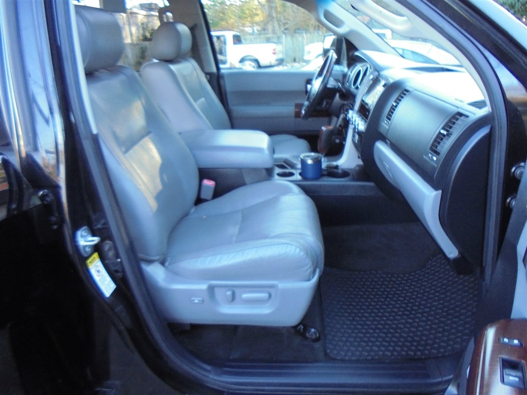 Toyota Sequoia 4WD 5.7L FFV Platinum (Natl) 2012