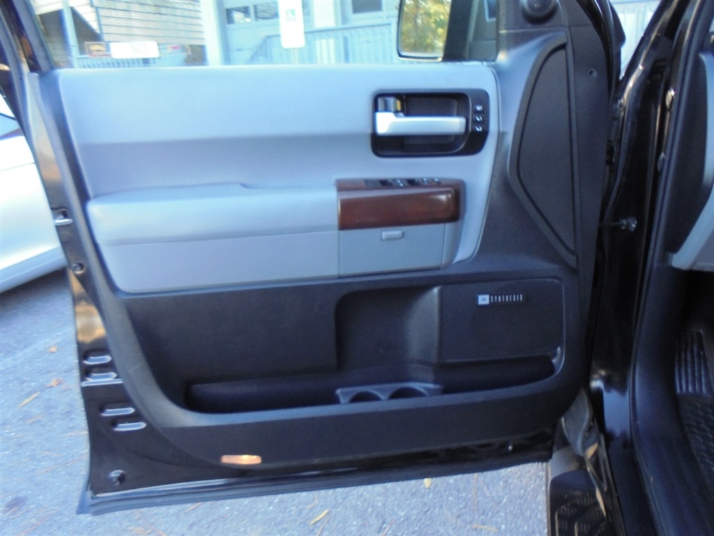 Toyota Sequoia 4WD 5.7L FFV Platinum (Natl) 2012