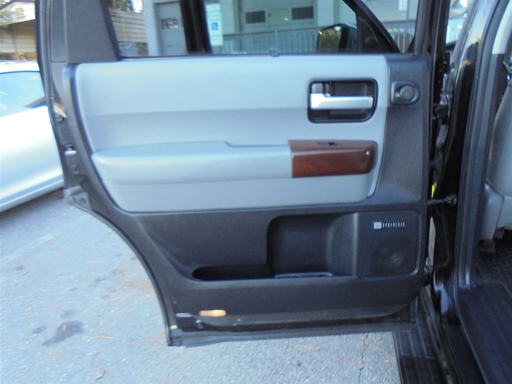 Toyota Sequoia 4WD 5.7L FFV Platinum (Natl) 2012