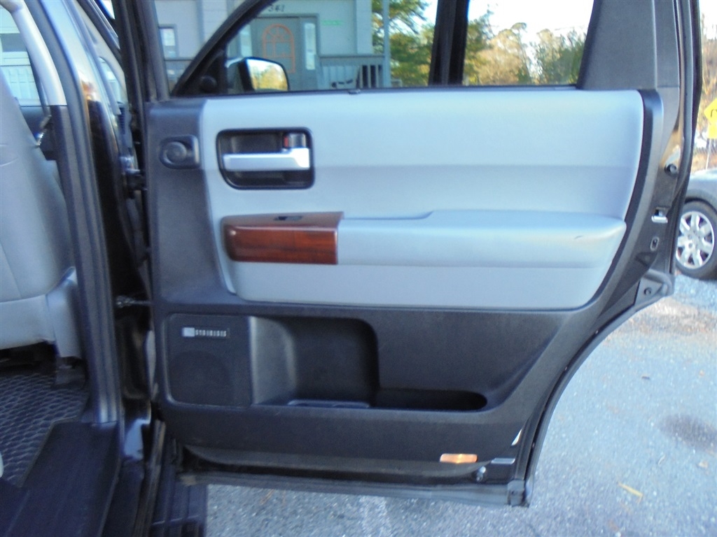 Toyota Sequoia 4WD 5.7L FFV Platinum (Natl) 2012