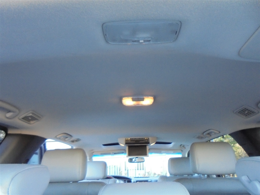 Toyota Sequoia 4WD 5.7L FFV Platinum (Natl) 2012