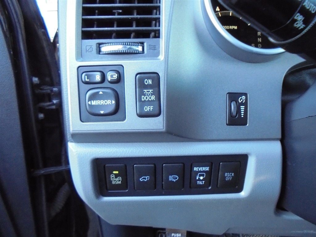 Toyota Sequoia 4WD 5.7L FFV Platinum (Natl) 2012