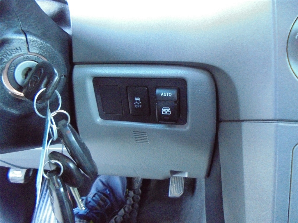 Toyota Sequoia 4WD 5.7L FFV Platinum (Natl) 2012