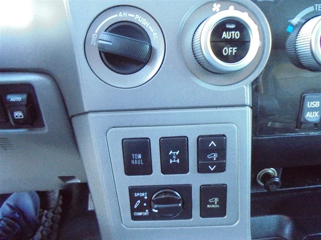 Toyota Sequoia 4WD 5.7L FFV Platinum (Natl) 2012